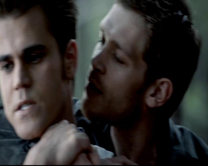 VampireDiariesWorld-dot-org_4x07MyBrothersKeeper0078.jpg