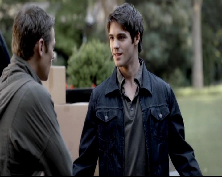 VampireDiariesWorld-dot-org_4x07MyBrothersKeeper0299.jpg