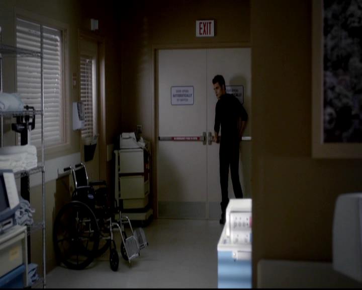 VampireDiariesWorld-dot-org_4x07MyBrothersKeeper0321.jpg