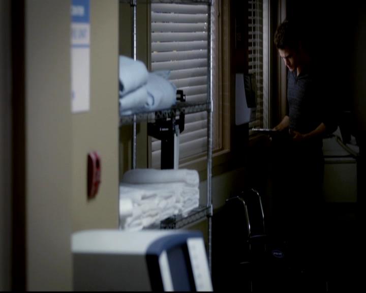 VampireDiariesWorld-dot-org_4x07MyBrothersKeeper0329.jpg