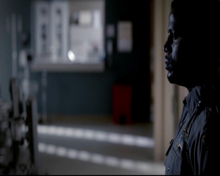 VampireDiariesWorld-dot-org_4x07MyBrothersKeeper0345.jpg