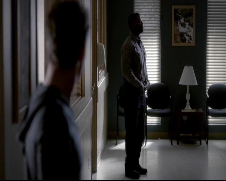 VampireDiariesWorld-dot-org_4x07MyBrothersKeeper0349.jpg