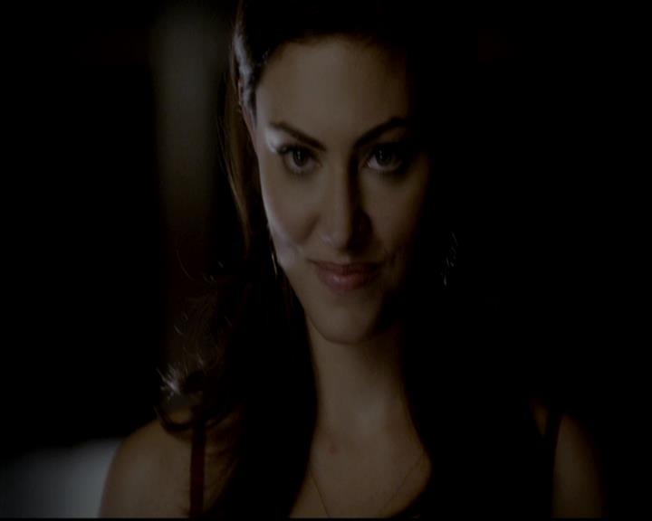VampireDiariesWorld-dot-org_4x07MyBrothersKeeper1990.jpg