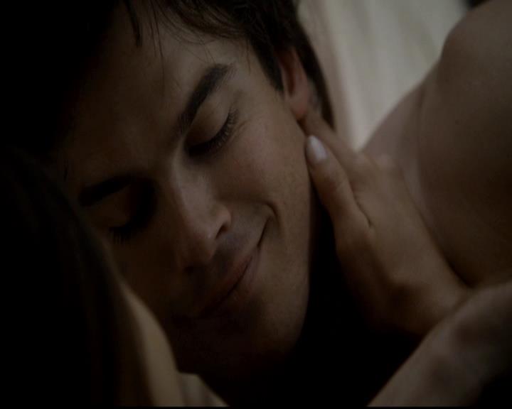 VampireDiariesWorld-dot-org_4x08WellAlwaysHaveBourbonStreet0025.jpg