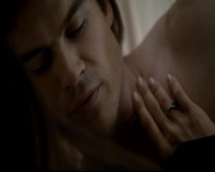 VampireDiariesWorld-dot-org_4x08WellAlwaysHaveBourbonStreet0030.jpg