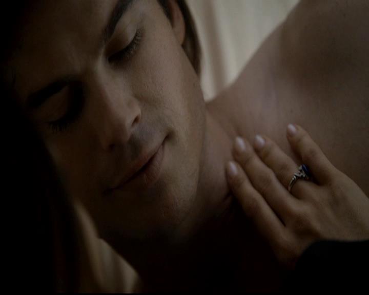 VampireDiariesWorld-dot-org_4x08WellAlwaysHaveBourbonStreet0031.jpg