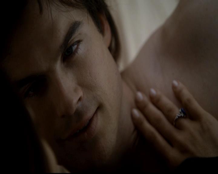 VampireDiariesWorld-dot-org_4x08WellAlwaysHaveBourbonStreet0033.jpg