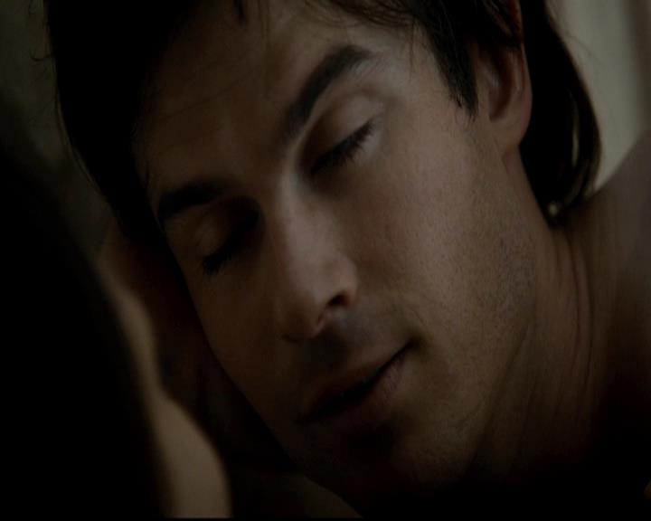 VampireDiariesWorld-dot-org_4x08WellAlwaysHaveBourbonStreet0035.jpg