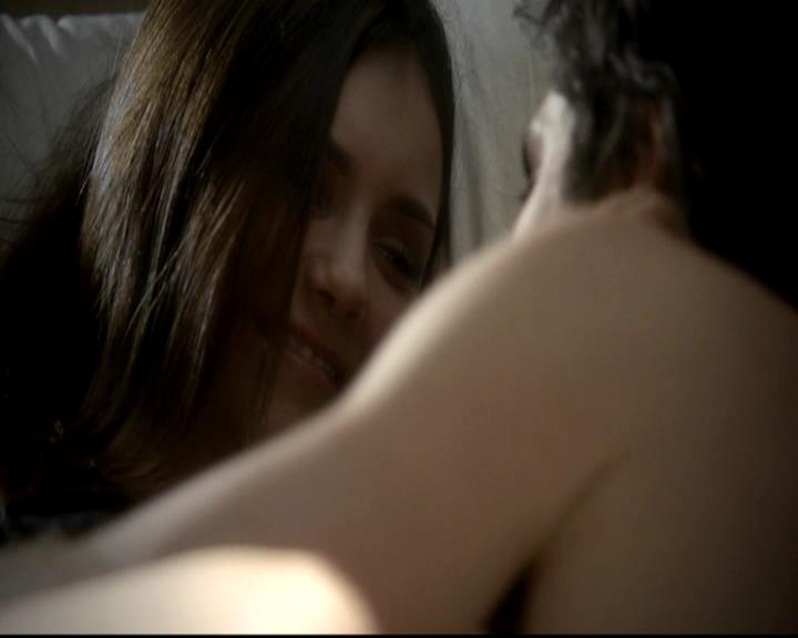 VampireDiariesWorld-dot-org_4x08WellAlwaysHaveBourbonStreet0039.jpg