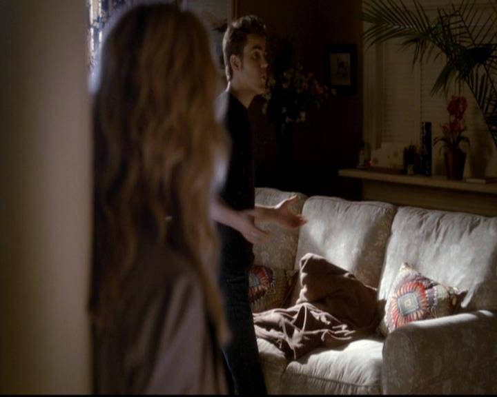 VampireDiariesWorld-dot-org_4x08WellAlwaysHaveBourbonStreet0048.jpg