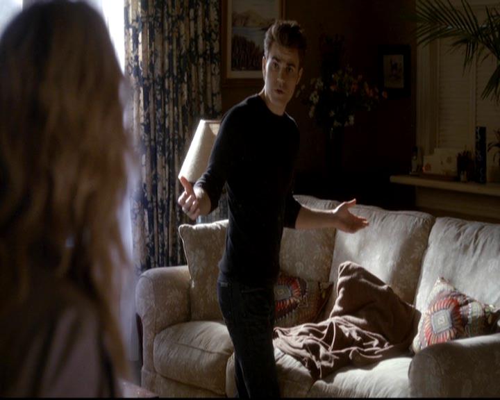 VampireDiariesWorld-dot-org_4x08WellAlwaysHaveBourbonStreet0049.jpg