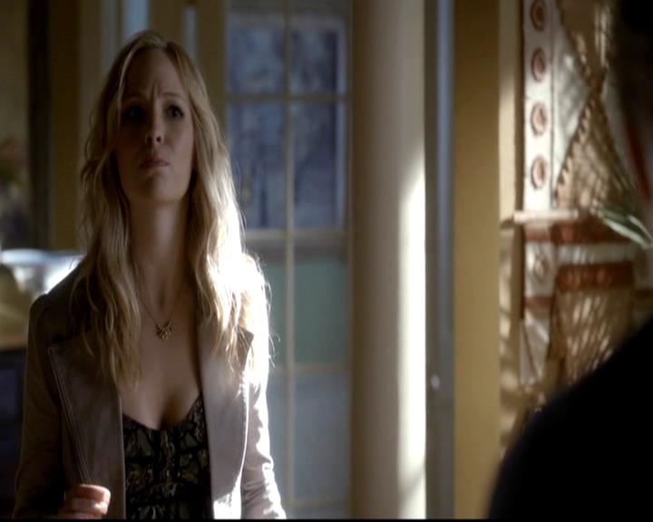 VampireDiariesWorld-dot-org_4x08WellAlwaysHaveBourbonStreet0054.jpg