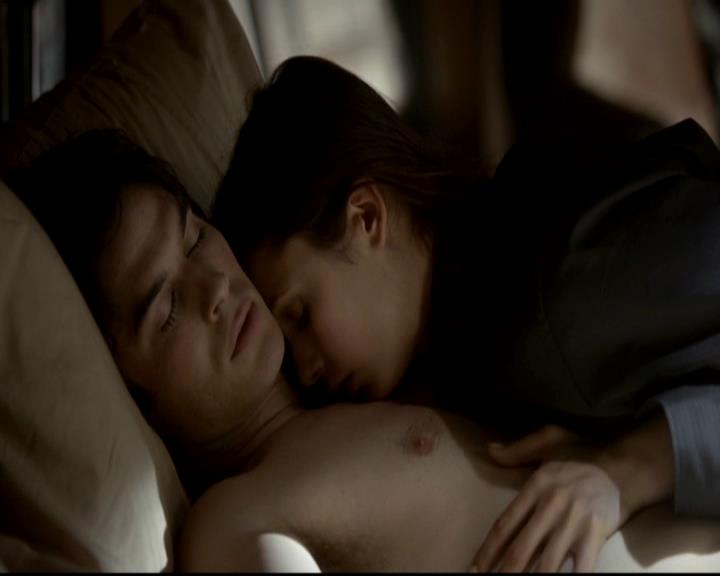 VampireDiariesWorld-dot-org_4x08WellAlwaysHaveBourbonStreet0063.jpg