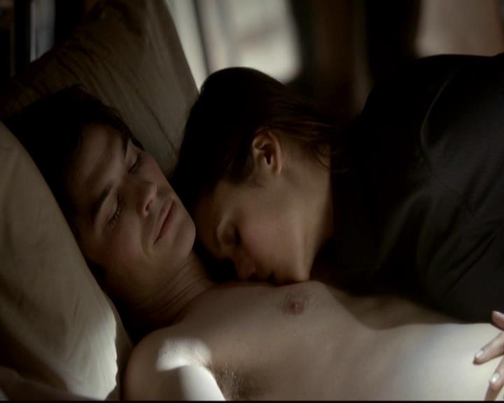 VampireDiariesWorld-dot-org_4x08WellAlwaysHaveBourbonStreet0064.jpg