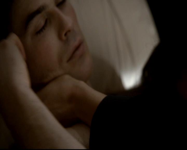 VampireDiariesWorld-dot-org_4x08WellAlwaysHaveBourbonStreet0068.jpg