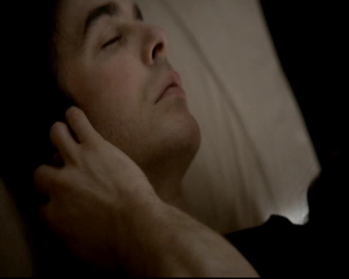 VampireDiariesWorld-dot-org_4x08WellAlwaysHaveBourbonStreet0069.jpg