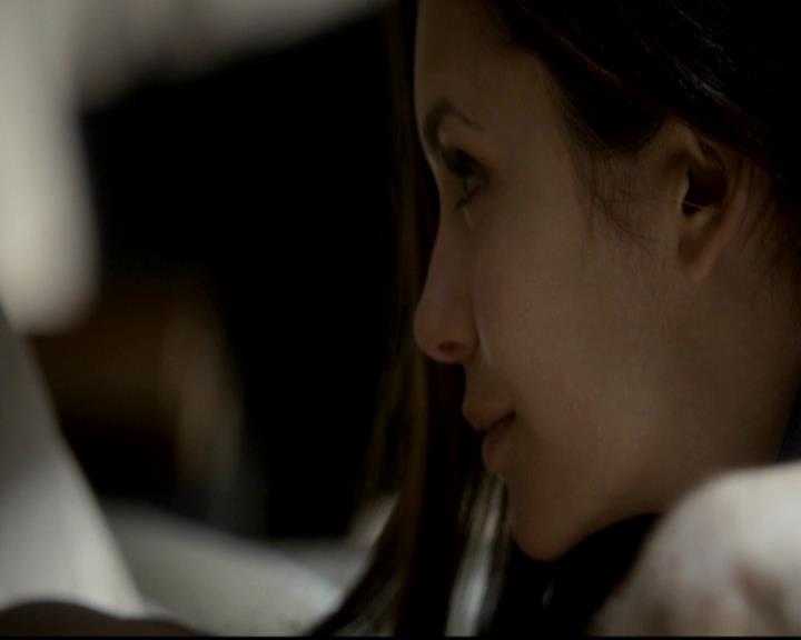 VampireDiariesWorld-dot-org_4x08WellAlwaysHaveBourbonStreet0071.jpg