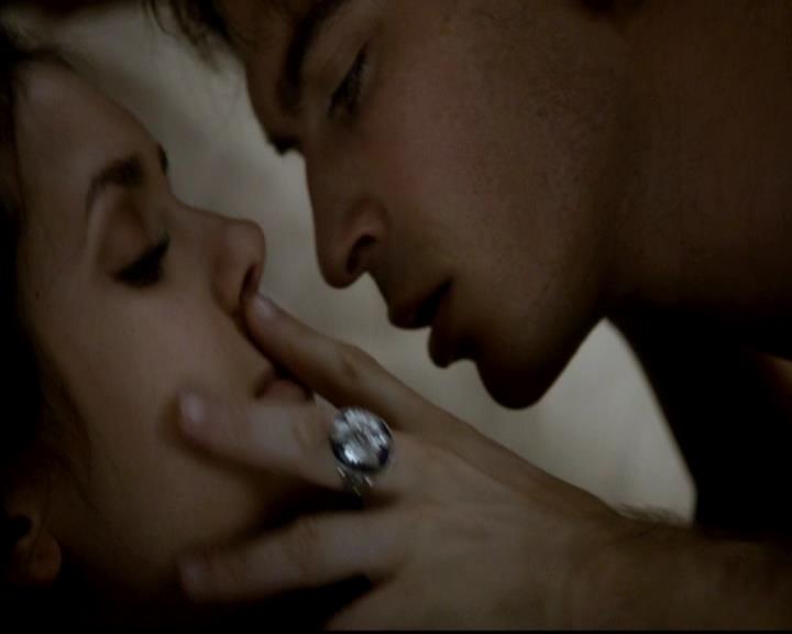 VampireDiariesWorld-dot-org_4x08WellAlwaysHaveBourbonStreet0079.jpg