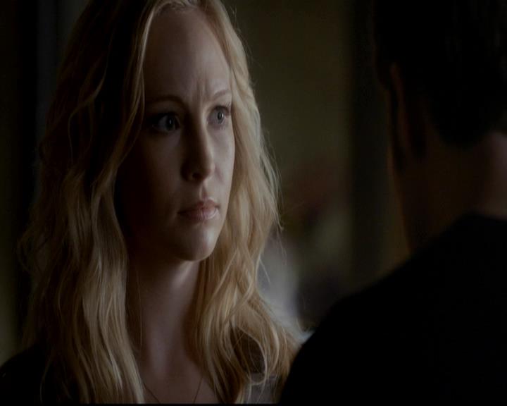 VampireDiariesWorld-dot-org_4x08WellAlwaysHaveBourbonStreet0096.jpg