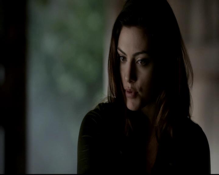 VampireDiariesWorld-dot-org_4x08WellAlwaysHaveBourbonStreet0137.jpg