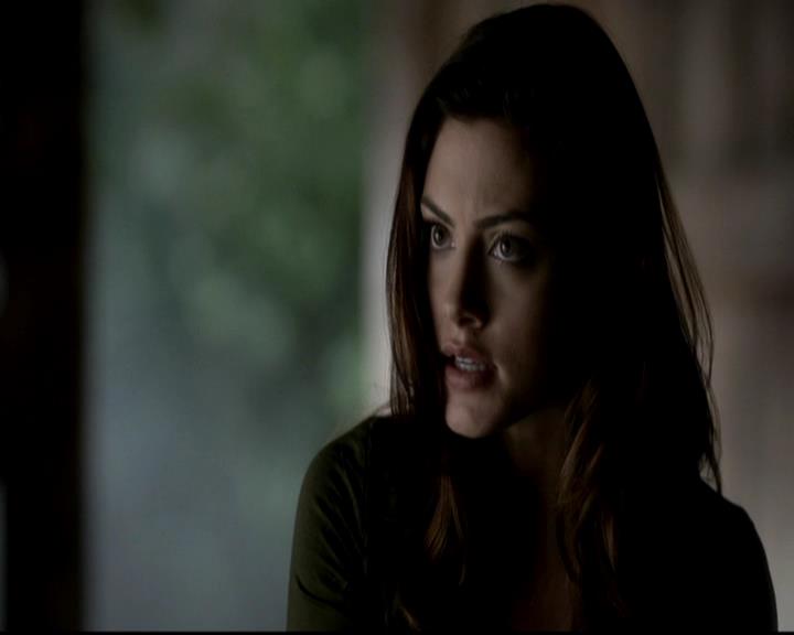 VampireDiariesWorld-dot-org_4x08WellAlwaysHaveBourbonStreet0142.jpg