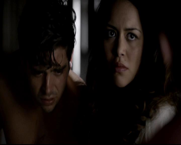 VampireDiariesWorld-dot-org_4x08WellAlwaysHaveBourbonStreet0144.jpg