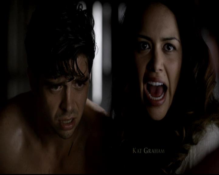 VampireDiariesWorld-dot-org_4x08WellAlwaysHaveBourbonStreet0151.jpg