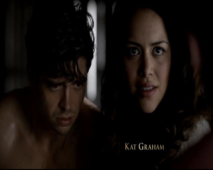 VampireDiariesWorld-dot-org_4x08WellAlwaysHaveBourbonStreet0152.jpg