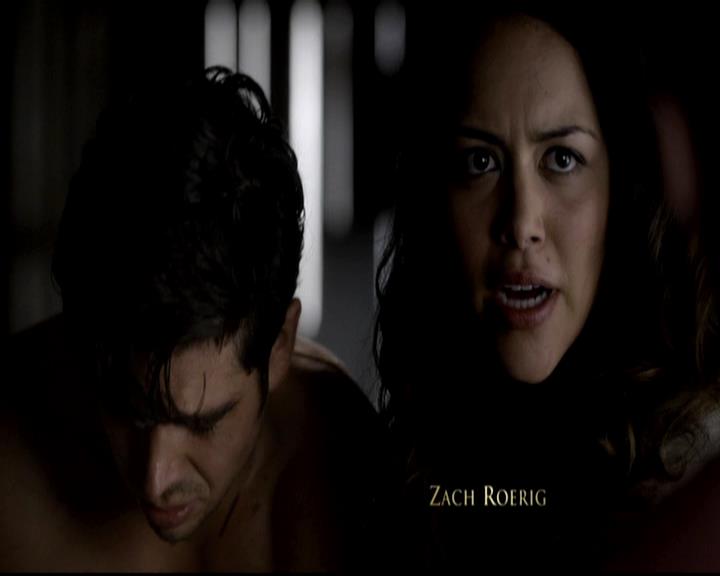 VampireDiariesWorld-dot-org_4x08WellAlwaysHaveBourbonStreet0154.jpg