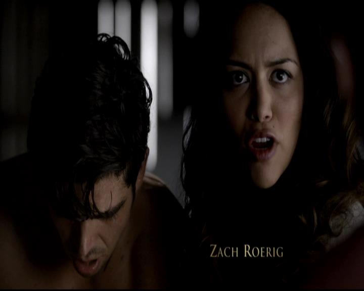 VampireDiariesWorld-dot-org_4x08WellAlwaysHaveBourbonStreet0155.jpg