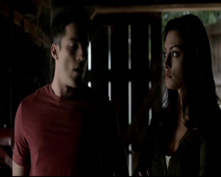 VampireDiariesWorld-dot-org_4x08WellAlwaysHaveBourbonStreet0157.jpg