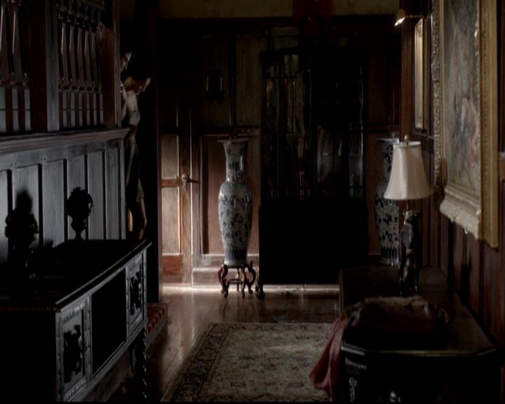 VampireDiariesWorld-dot-org_4x08WellAlwaysHaveBourbonStreet0164.jpg