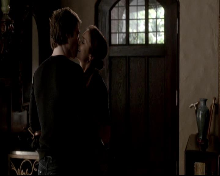 VampireDiariesWorld-dot-org_4x08WellAlwaysHaveBourbonStreet0171.jpg