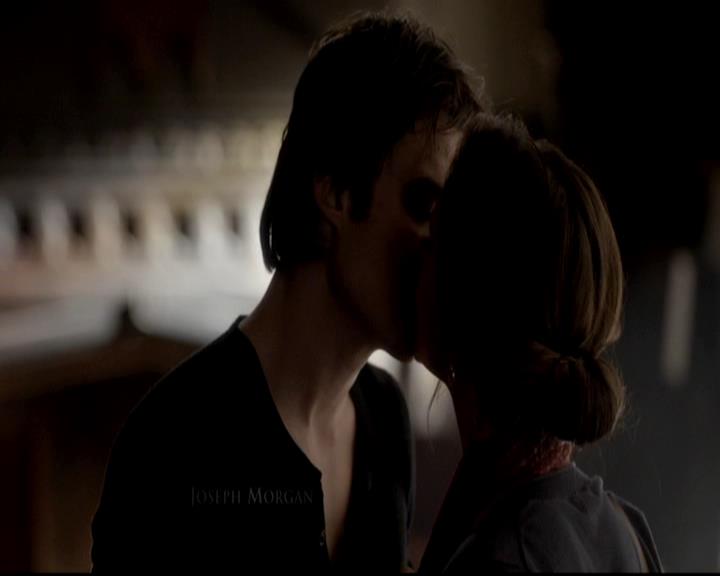 VampireDiariesWorld-dot-org_4x08WellAlwaysHaveBourbonStreet0173.jpg