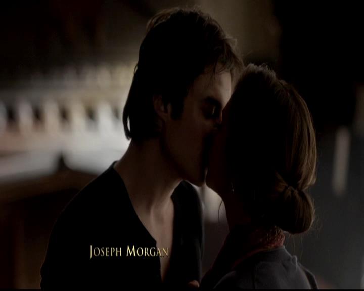 VampireDiariesWorld-dot-org_4x08WellAlwaysHaveBourbonStreet0174.jpg