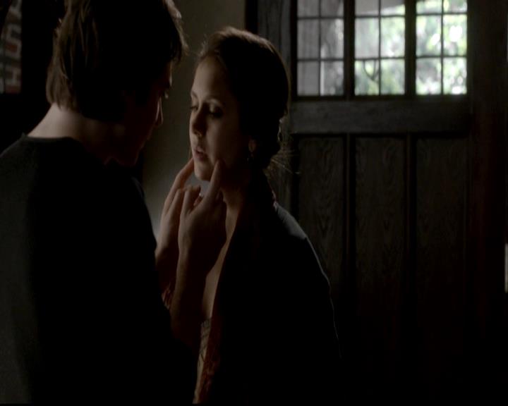 VampireDiariesWorld-dot-org_4x08WellAlwaysHaveBourbonStreet0202.jpg