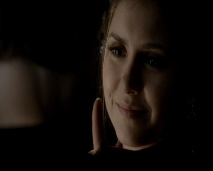 VampireDiariesWorld-dot-org_4x08WellAlwaysHaveBourbonStreet0212.jpg