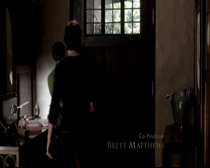 VampireDiariesWorld-dot-org_4x08WellAlwaysHaveBourbonStreet0223.jpg