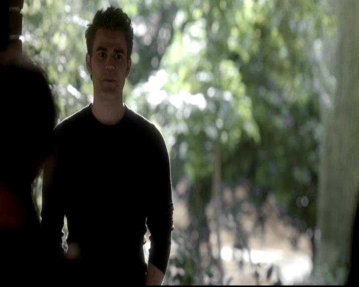 VampireDiariesWorld-dot-org_4x08WellAlwaysHaveBourbonStreet0229.jpg