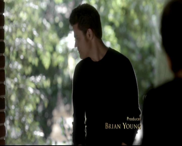 VampireDiariesWorld-dot-org_4x08WellAlwaysHaveBourbonStreet0238.jpg