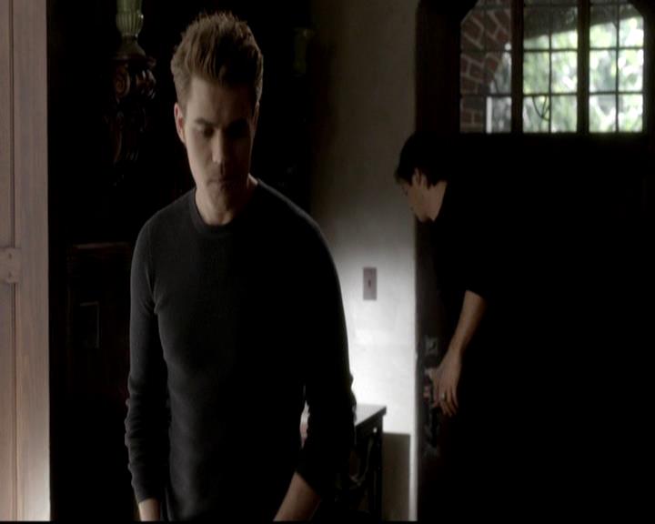 VampireDiariesWorld-dot-org_4x08WellAlwaysHaveBourbonStreet0243.jpg