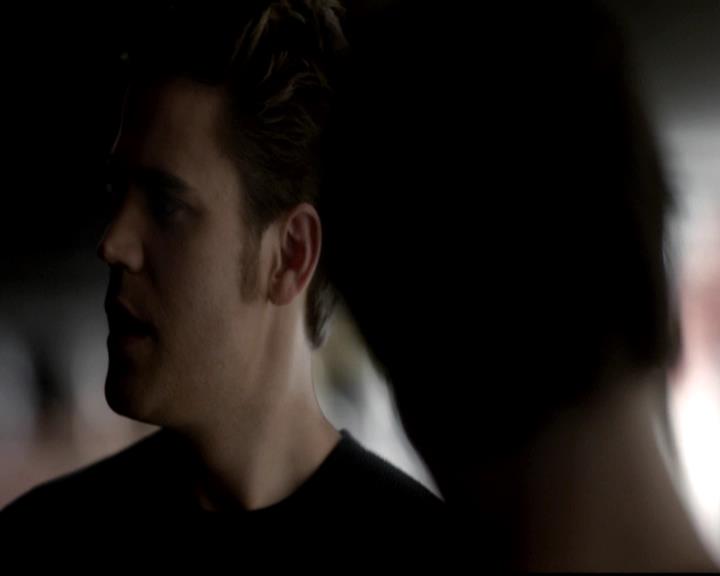 VampireDiariesWorld-dot-org_4x08WellAlwaysHaveBourbonStreet0248.jpg