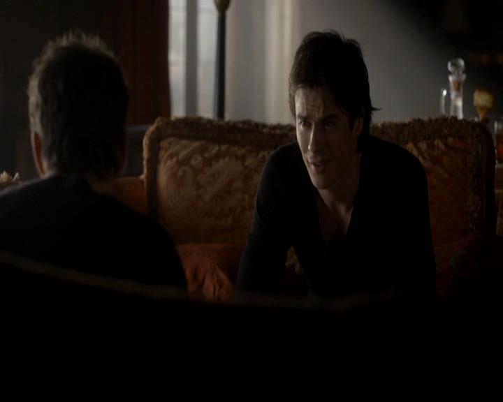 VampireDiariesWorld-dot-org_4x08WellAlwaysHaveBourbonStreet0256.jpg