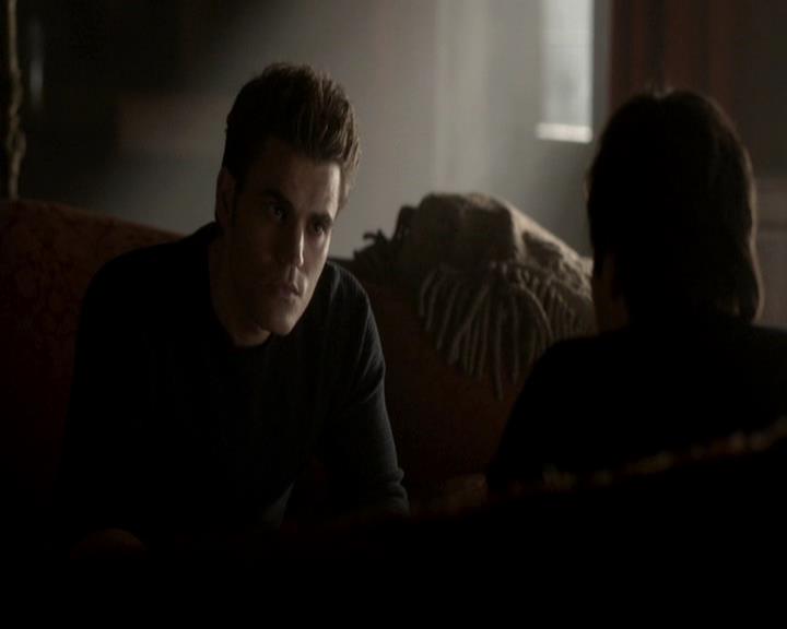 VampireDiariesWorld-dot-org_4x08WellAlwaysHaveBourbonStreet0258.jpg