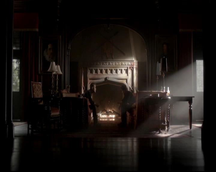 VampireDiariesWorld-dot-org_4x08WellAlwaysHaveBourbonStreet0262.jpg