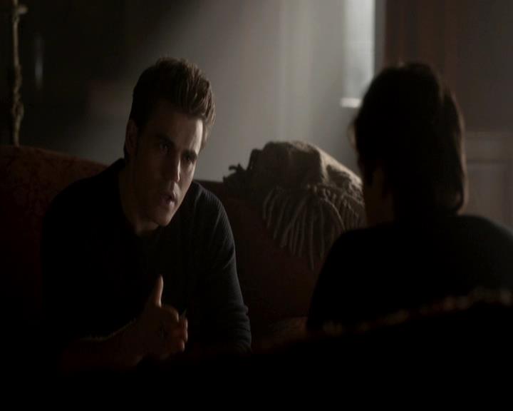 VampireDiariesWorld-dot-org_4x08WellAlwaysHaveBourbonStreet0263.jpg