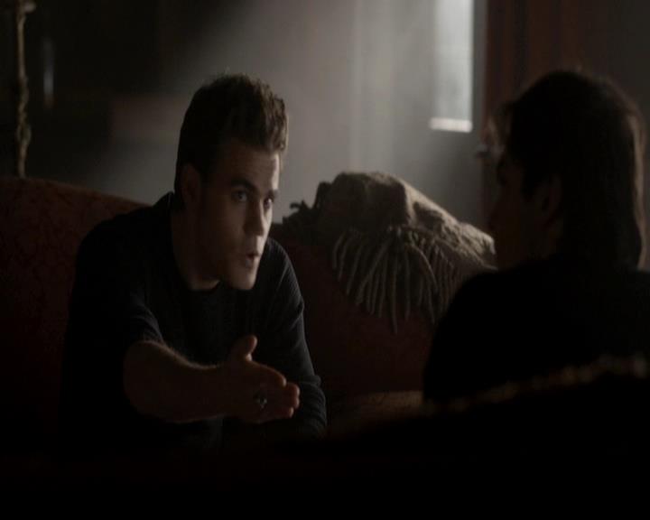 VampireDiariesWorld-dot-org_4x08WellAlwaysHaveBourbonStreet0266.jpg