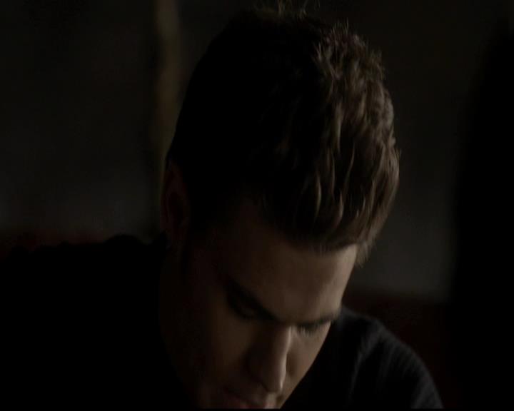 VampireDiariesWorld-dot-org_4x08WellAlwaysHaveBourbonStreet0270.jpg