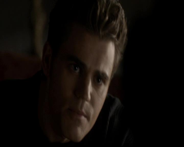 VampireDiariesWorld-dot-org_4x08WellAlwaysHaveBourbonStreet0286.jpg