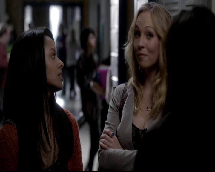 VampireDiariesWorld-dot-org_4x08WellAlwaysHaveBourbonStreet0339.jpg